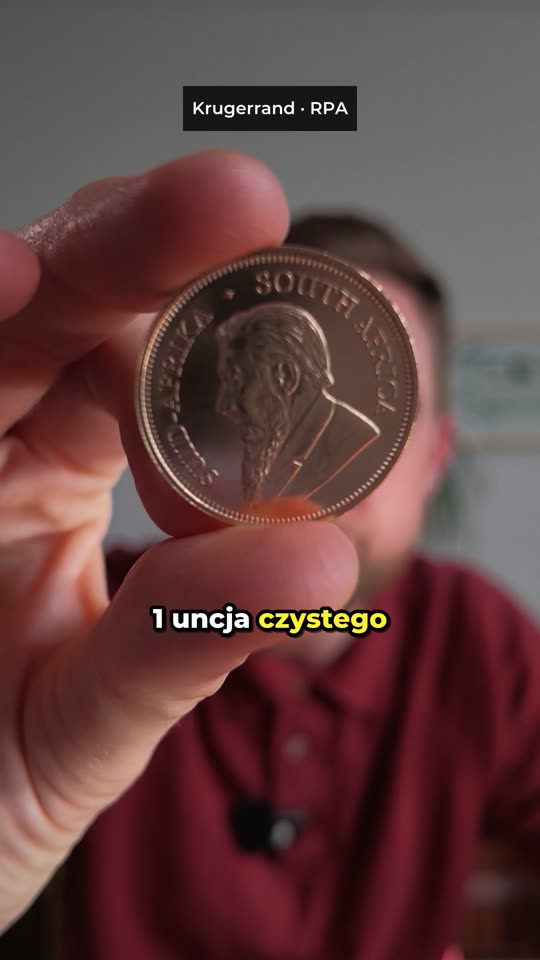 Rolka: moneta Krugerrand w dłoni